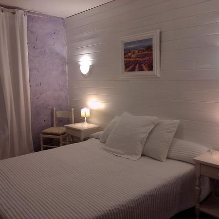 Chez Cecile Mornas Quarto foto