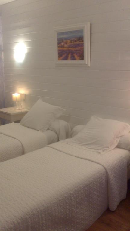 Chez Cecile Mornas Quarto foto